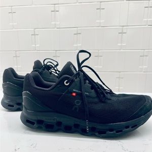 On Running Cloudstratus All Black